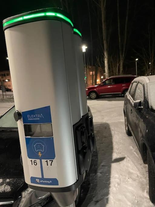 Tilava Kaksio, Saunalla Ja Saehkoeauton Latauksella. Tampere Buitenkant foto